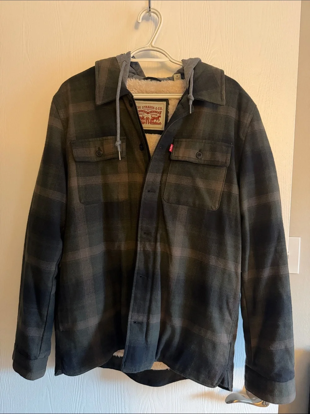 Levi's Black & Dark Gray Plaid Sherpa-Lined Hooded Shirt Jacket - Picture 1 of 4